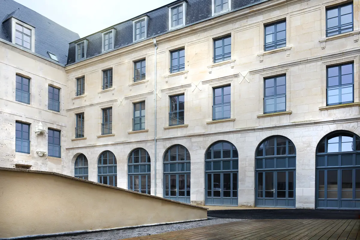 Façade de la résidence Bellefonds à Rouen, une ancienne école réhabilitée par ASD Invest